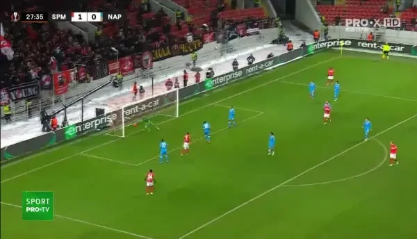 Minutul 28: GOOOL Spartak Moscova! Sobolev reia cu capul o centrare venită de la Moses și îl învinge pe Meret.