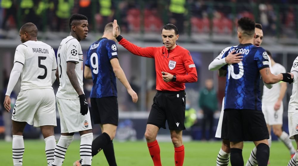 Ovidiu Hațegan, centrul furiei italienilor în meciul cu Shakhtar! I-a enervat pe fani după ce a anulat două goluri pentru Inter_5