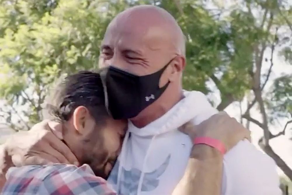 Gestul impresionant făcut de Dwayne Johnson pentru un veteran de război. I-a făcut un cadou impresionant de sărbători_1