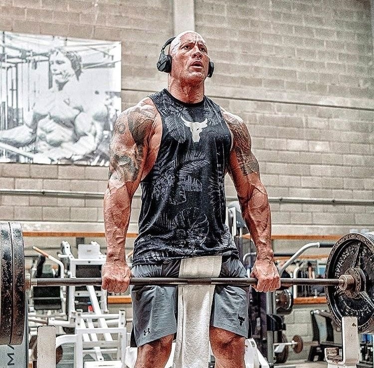 Gestul impresionant făcut de Dwayne Johnson pentru un veteran de război. I-a făcut un cadou impresionant de sărbători_11