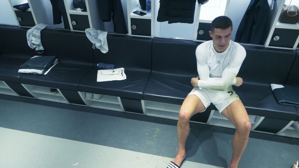 Imagini incredibile cu Ronaldo de la Juventus după eliminarea cu Porto. Criza de nervi &icirc;ncheiată &icirc;n lacrimi a portughezului