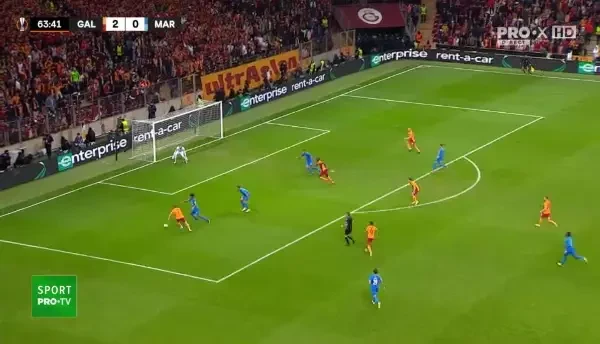 Minutul 65: GOOOL Galatasaray! Feghouli înscrie în urma unui contraatac al turcilor.