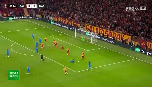 Minutul 69: GOOOL Marseille! Milik reduce din diferență. Polonezul ratează o lovitură de la 11 metri, mingea revine la el și reia în plasa porții lui Muslera.