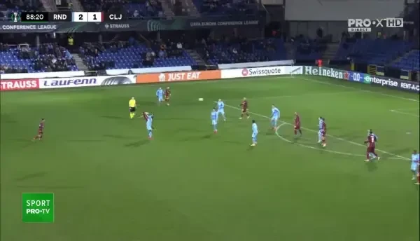 Costache are ocazia să egaleze, &icirc;nsă șutul acestuia nu prinde cadrul porții!