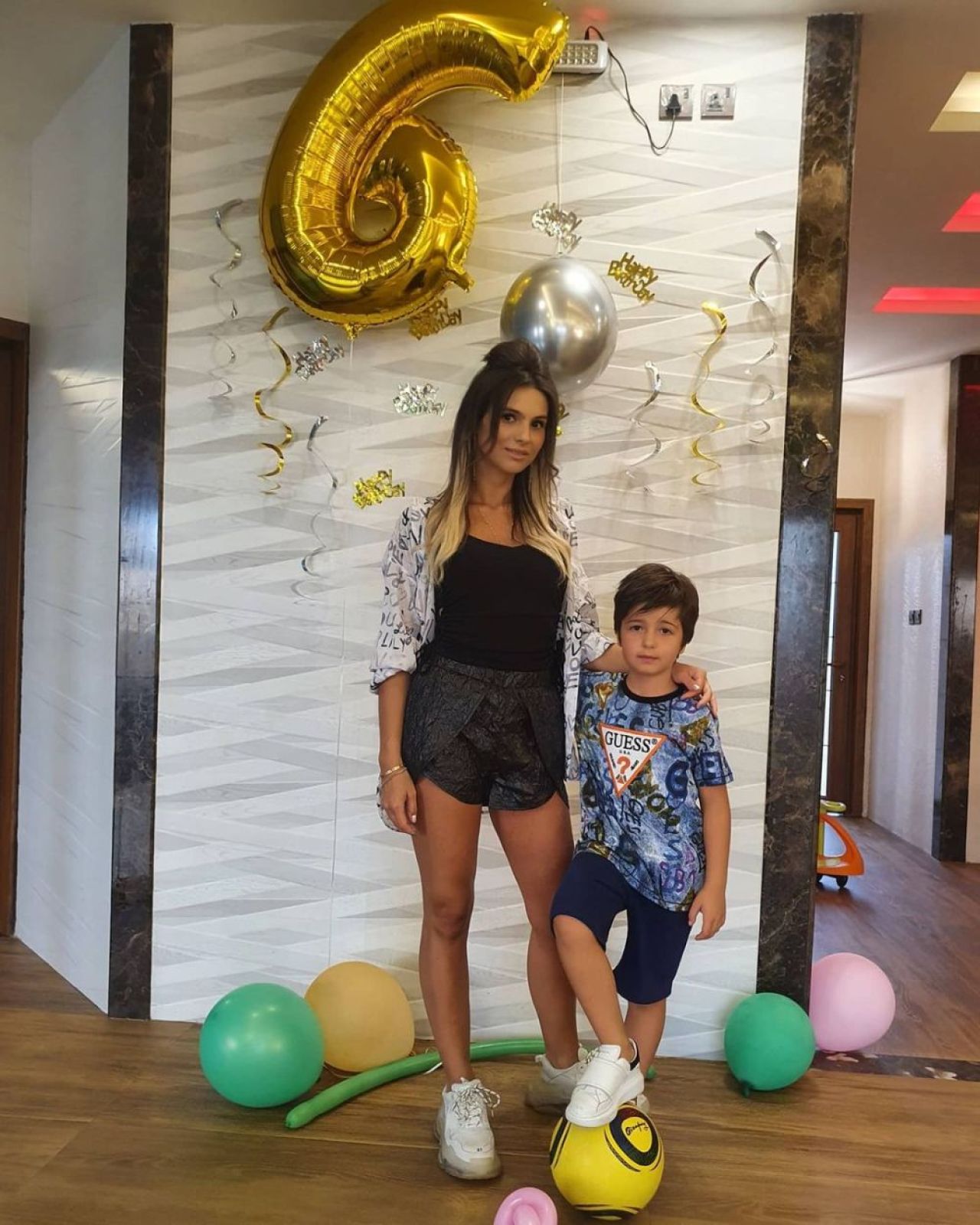 Constantin Budescu are o familie superbă. Cât de bine arată soția fotbalistului de la FCSB _1