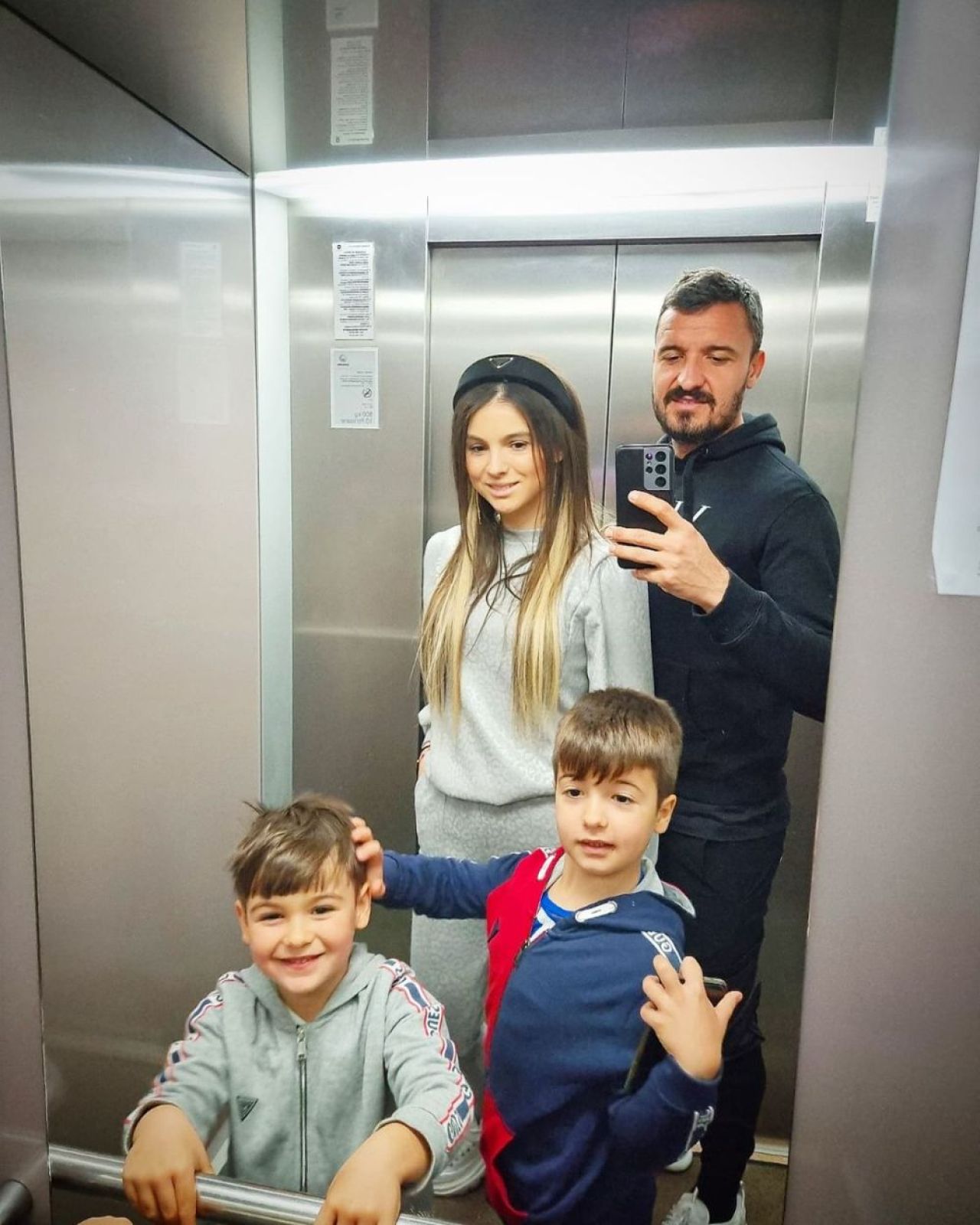 Constantin Budescu are o familie superbă. Cât de bine arată soția fotbalistului de la FCSB _17