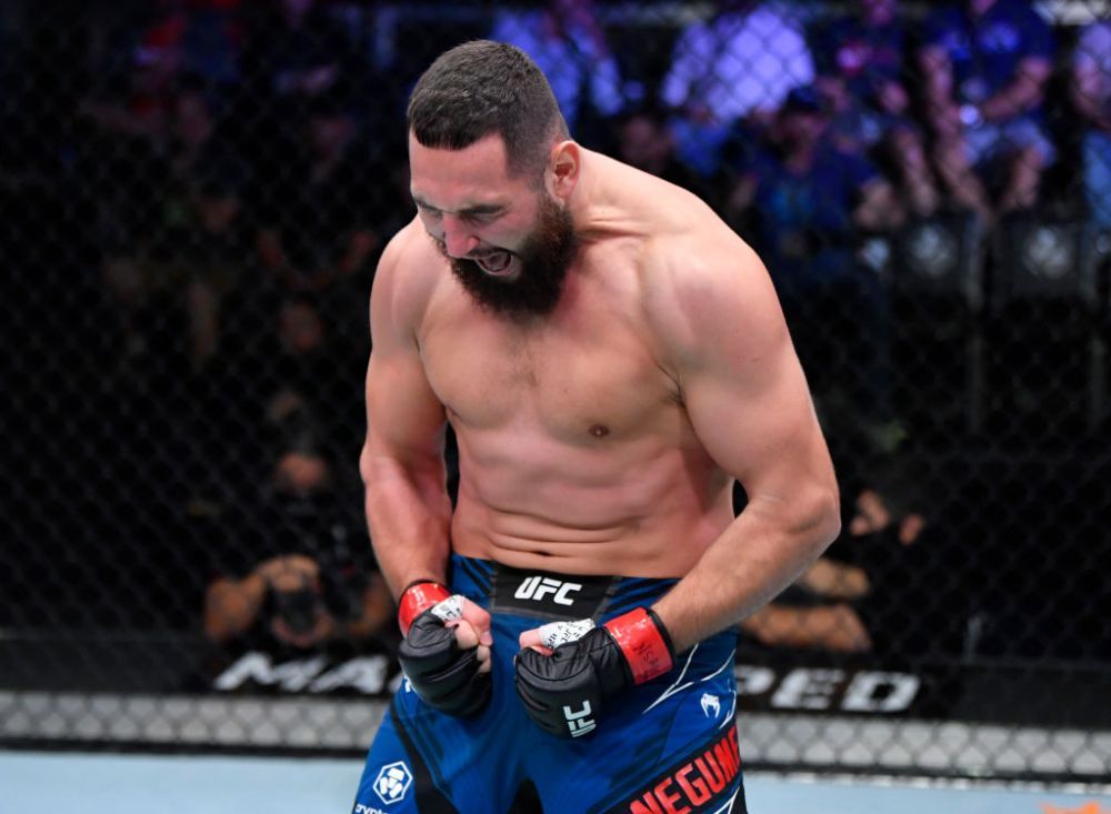 Singurul român din UFC, antrenamente spartane în sala de forță_3
