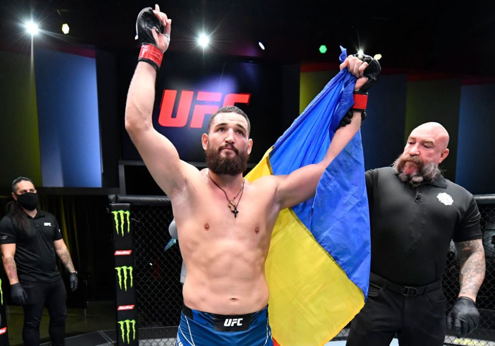 Singurul român din UFC, antrenamente spartane în sala de forță_5