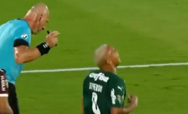 Imaginile care fac înconjurul lumii! Simulare rușinoasă a unui star de la Palmeiras, după un contact cu arbitrul_3