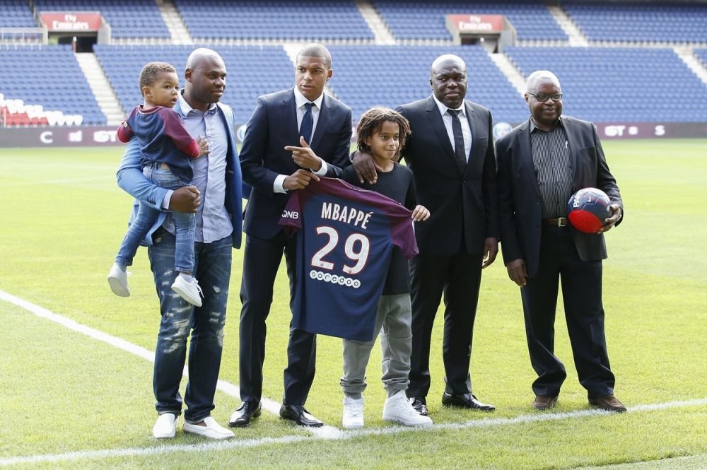 A mai apărut unul! Fratele superstarului de la PSG a fost convocat în premieră la echipa națională_6