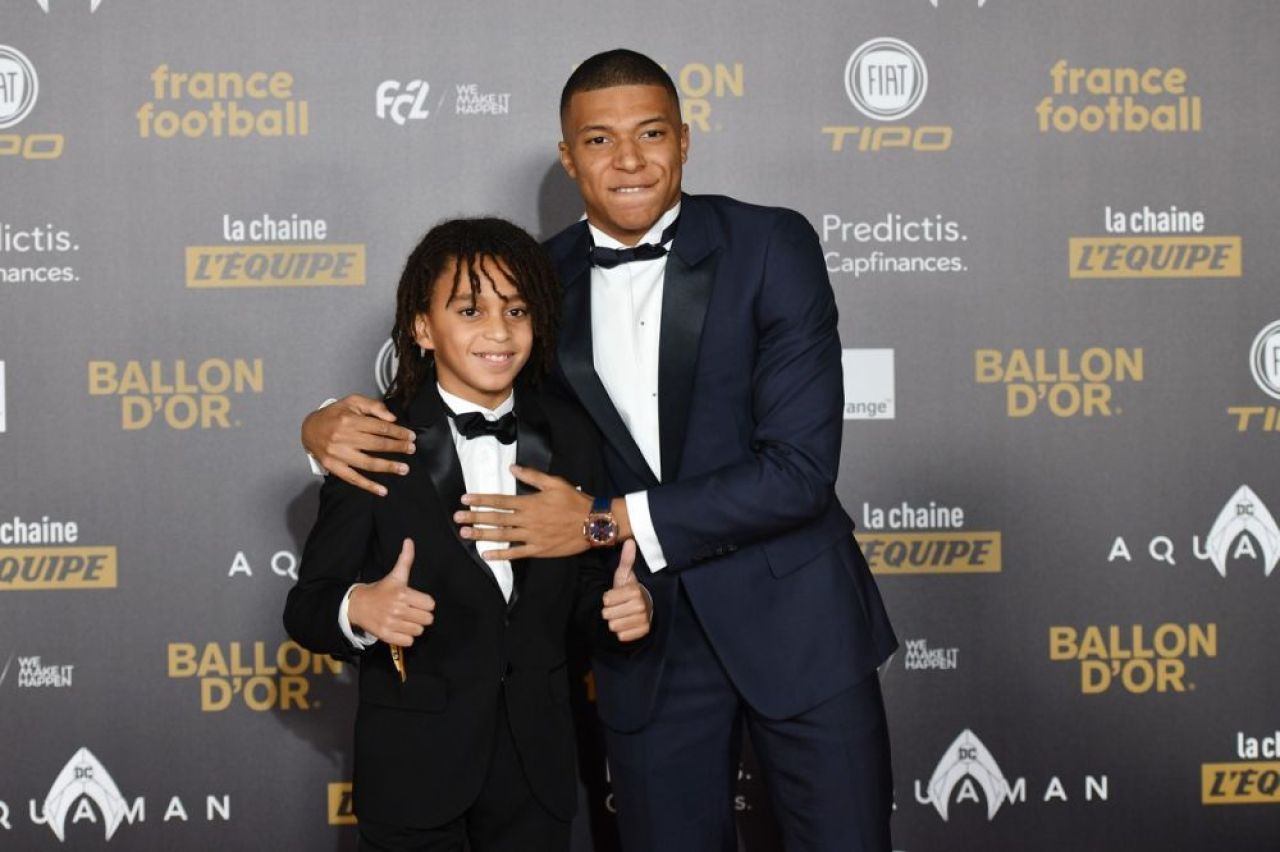 A mai apărut unul! Fratele superstarului de la PSG a fost convocat în premieră la echipa națională_7