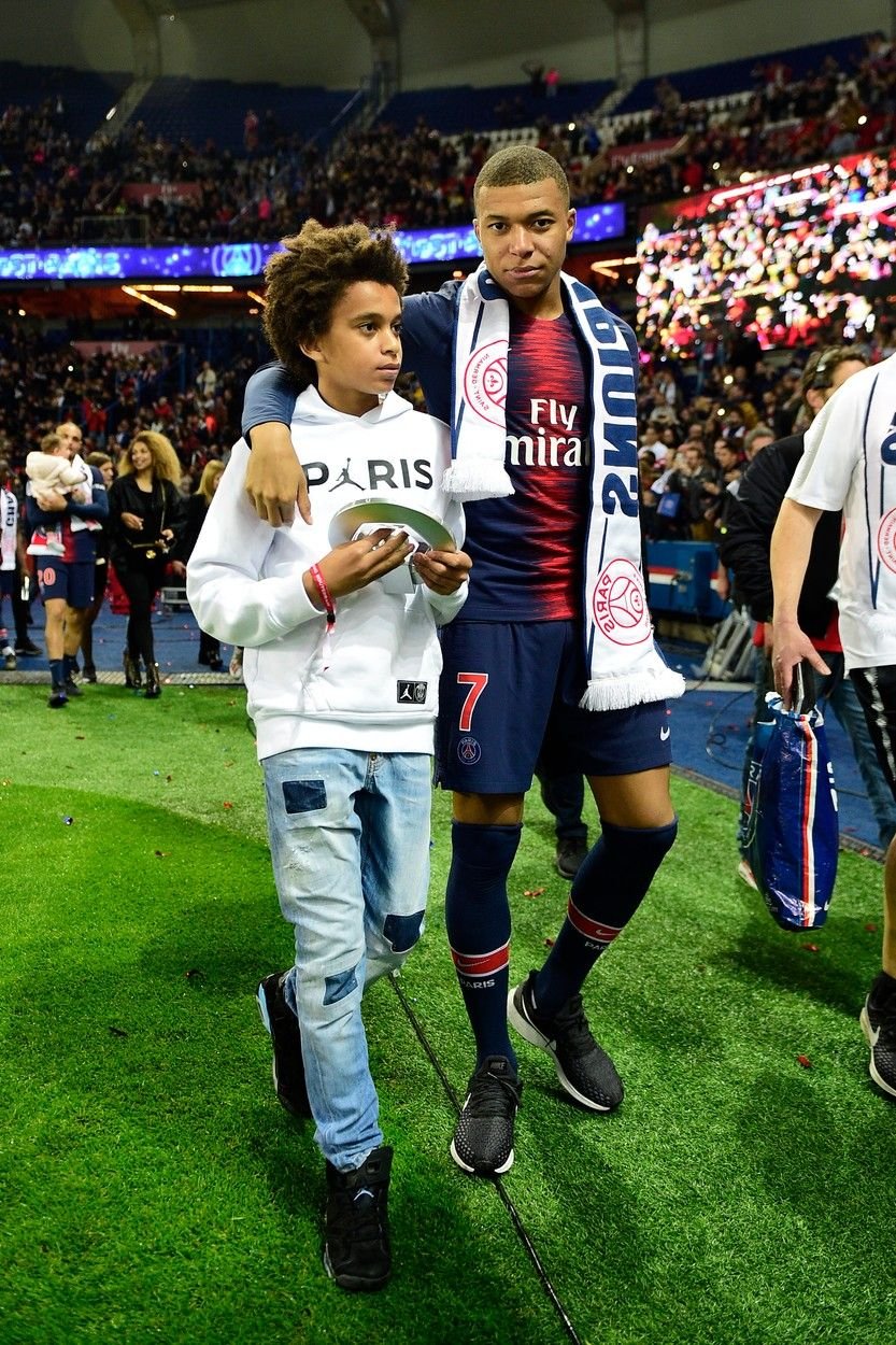 A mai apărut unul! Fratele superstarului de la PSG a fost convocat în premieră la echipa națională_8