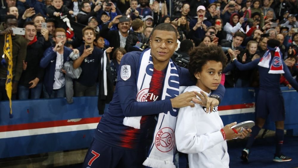 A mai apărut unul! Fratele superstarului de la PSG a fost convocat în premieră la echipa națională_9