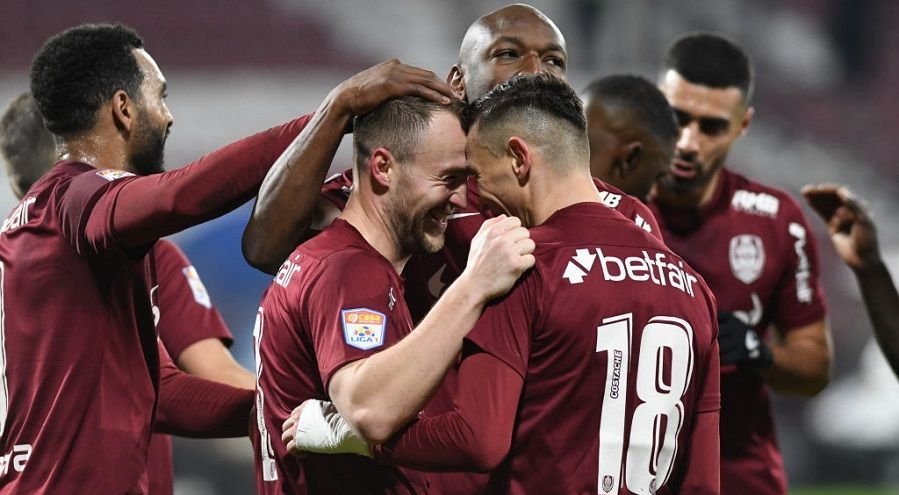 „Le-a cumpărat trei porci alor lui din primul salariu!” Fotbalistul care a ajuns de la 500 de euro, la 15.000 de euro lunar_4