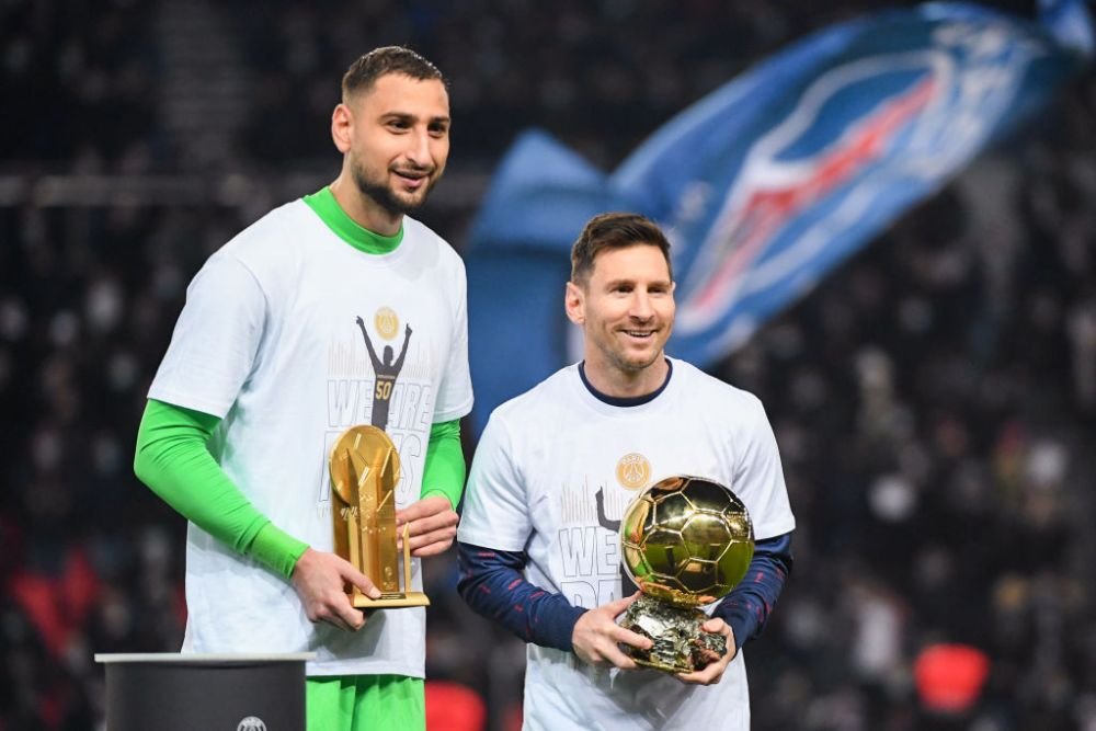 Messi și Donnarumma, în centrul atenției pe Parc des Princes! Argentinianul și-a prezentat Balonul de Aur _3