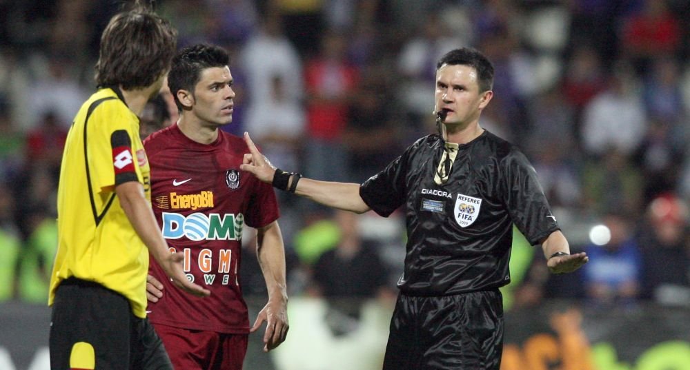 &bdquo;Dacă li se cumpără Mercedes arbitrilor, după meci stau și beau șampanie cu ei!&rdquo; Acuzații grave pentru centralii din Liga 1