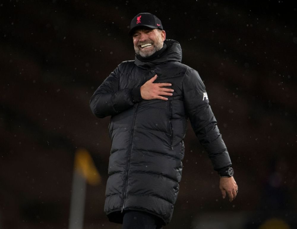 Reacție virală a lui Klopp după ce panoul din spatele lui a căzut în timp ce se afla în direct! Ce a zis antrenorul _4