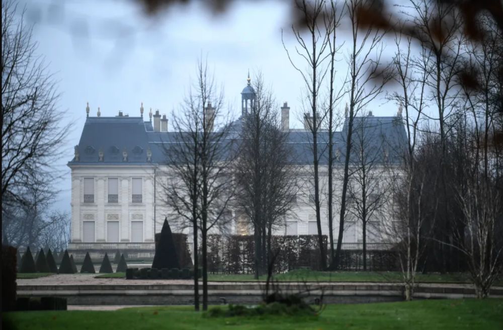 Palatul lui Gigi Becali, minuscul față de castelul patronului de la Newcastle! Imagini cu cea mai scumpă construcție din lume_2