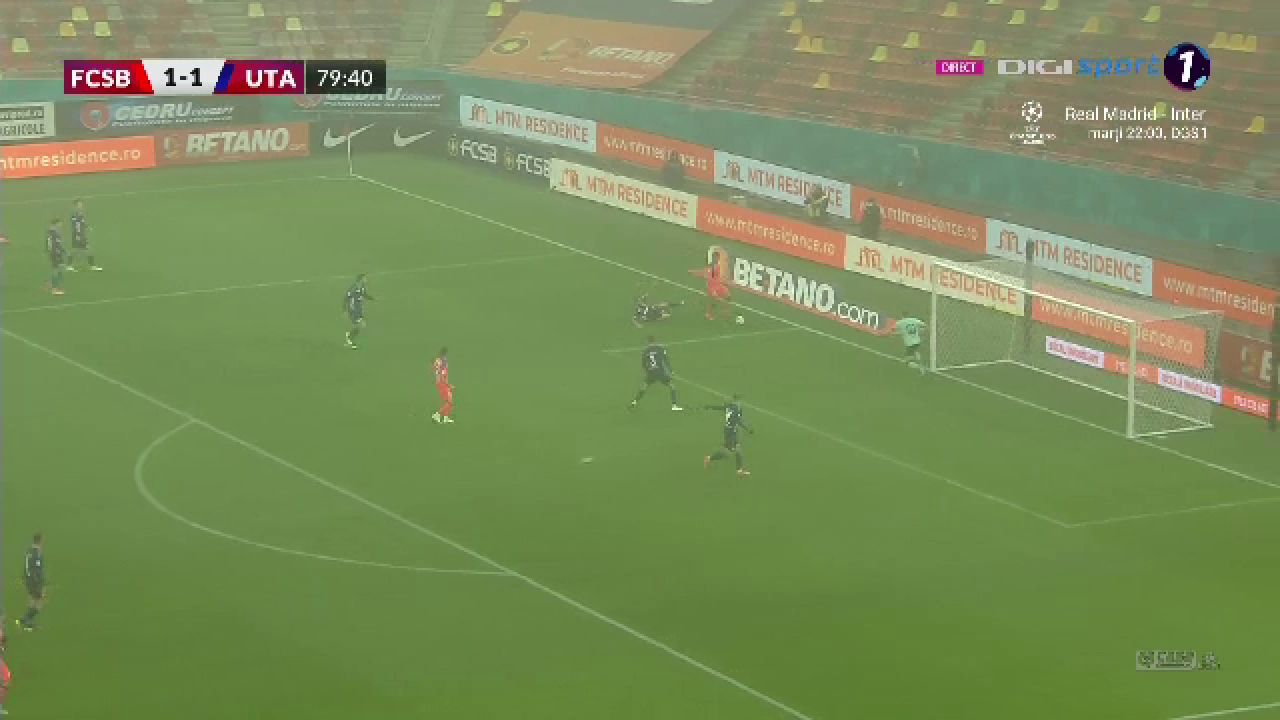 Gafă de proporții comisă de „centralul” Marian Barbu! A dictat penalty deși mingea ieșise în afara terenului_2