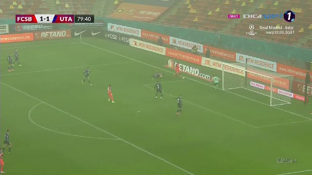 Gafă de proporții comisă de „centralul” Marian Barbu! A dictat penalty deși mingea ieșise în afara terenului_3