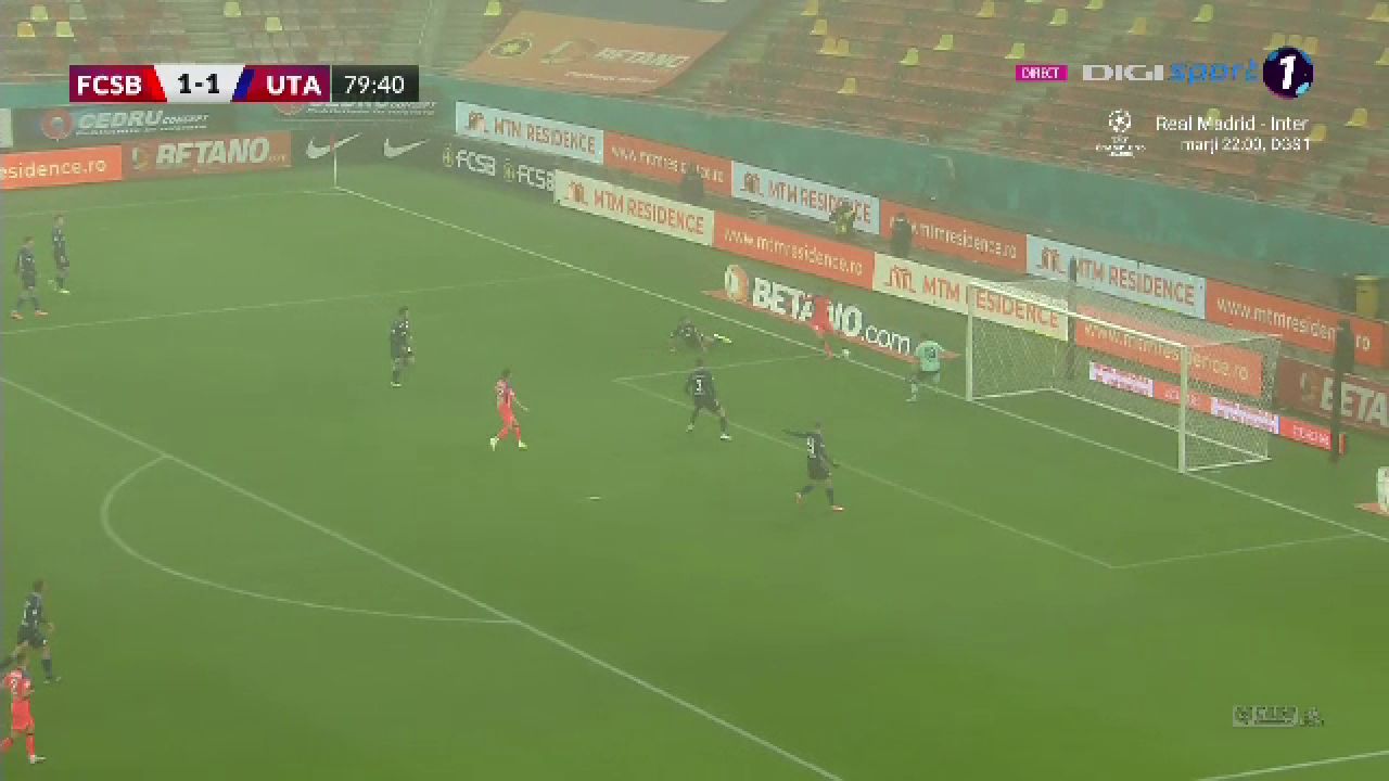 Gafă de proporții comisă de „centralul” Marian Barbu! A dictat penalty deși mingea ieșise în afara terenului_4