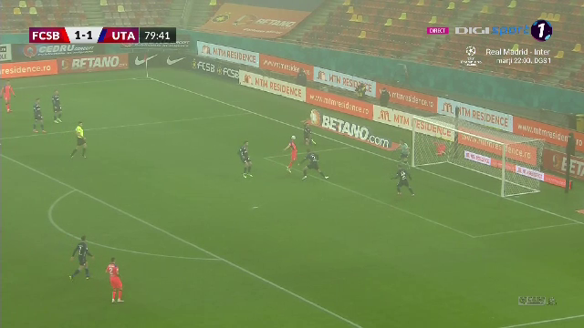 Gafă de proporții comisă de „centralul” Marian Barbu! A dictat penalty deși mingea ieșise în afara terenului_10