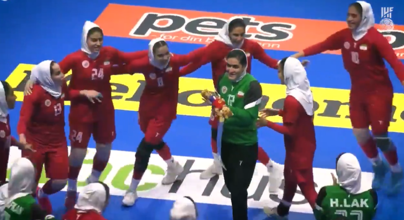 Moment emoționant la Mondialul din Spania: portarul Iranului, în lacrimi după ce a fost desemnat MVP în meciul cu Norvegia_4