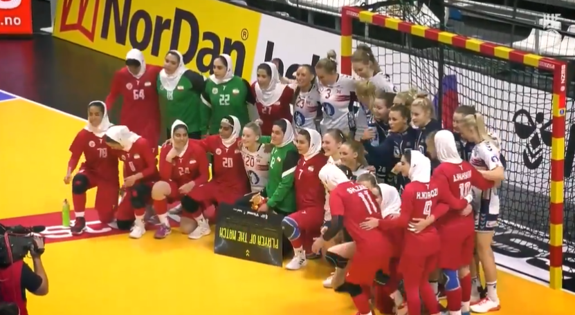 Moment emoționant la Mondialul din Spania: portarul Iranului, în lacrimi după ce a fost desemnat MVP în meciul cu Norvegia_5