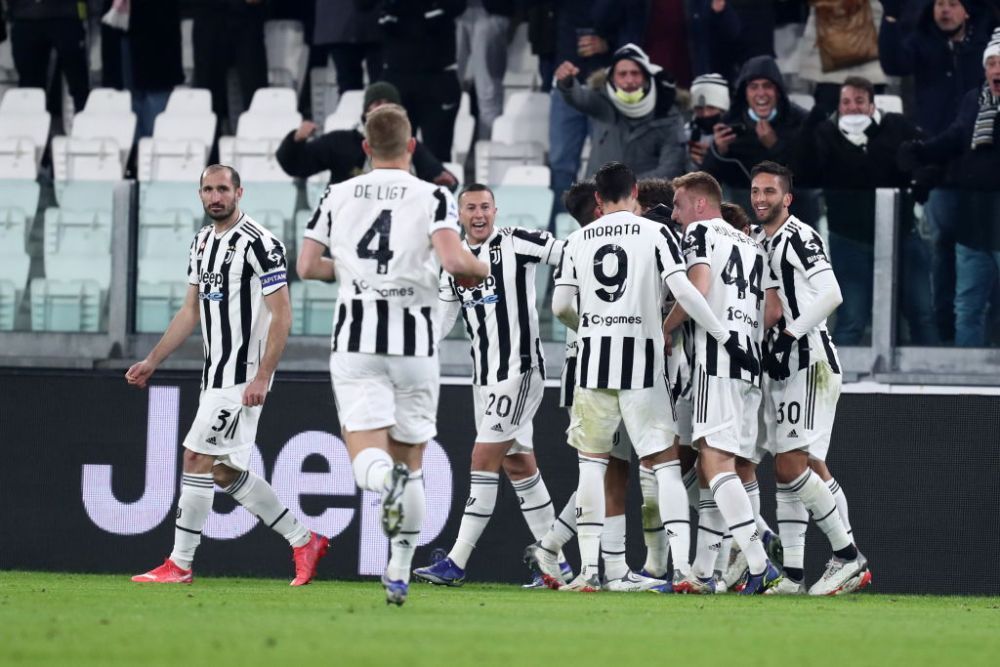 Sunt imaginile momentului! S-a costumat în arbitru și a încercat să pătrundă pe teren în timpul meciului Juventus - Genoa_1