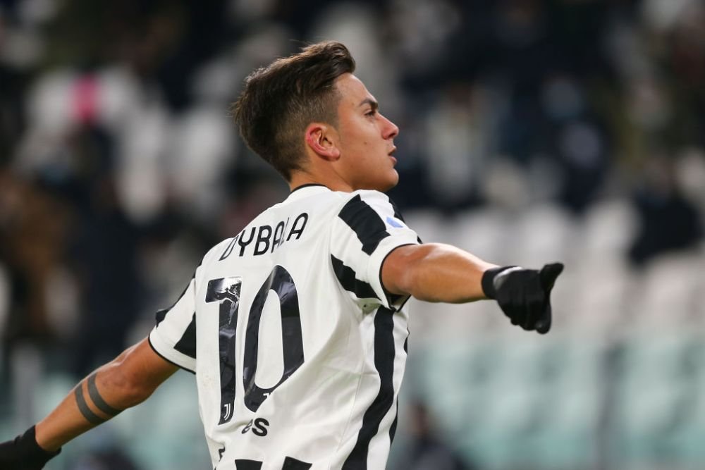 Sunt imaginile momentului! S-a costumat în arbitru și a încercat să pătrundă pe teren în timpul meciului Juventus - Genoa_5