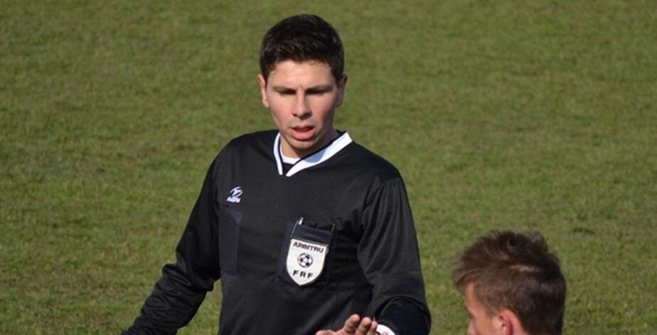 Să tot arbitrezi ca Barbu! Centralul care a făcut praf meciul FCSB - UTA a primit cadou o delegare la Londra