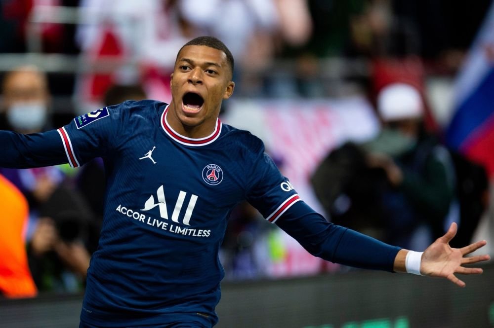Mai bun decât Messi și Ronaldo, la 23 de ani! Kylian Mbappe scrie istorie în Liga Campionilor_4