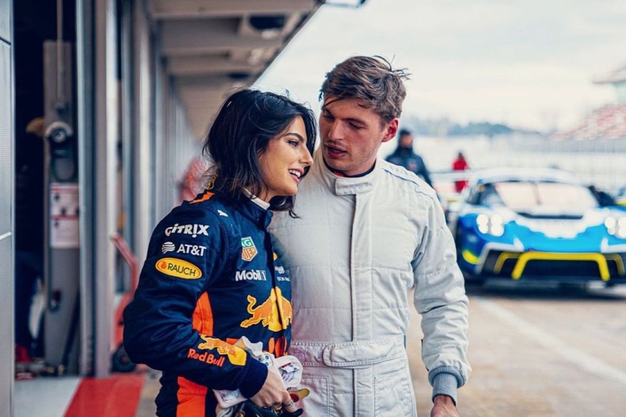 A zburat 11 ore cu avionul privat pentru iubita sa. Gestul romantic al lui Verstappen înaintea cursei pentru titlul mondial_1