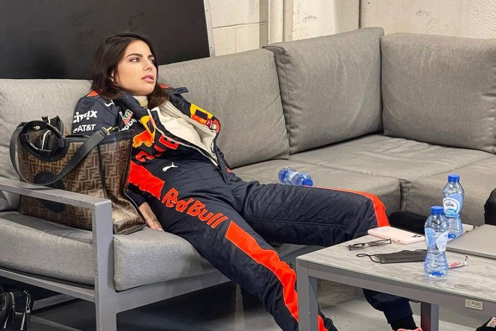 A zburat 11 ore cu avionul privat pentru iubita sa. Gestul romantic al lui Verstappen înaintea cursei pentru titlul mondial_2