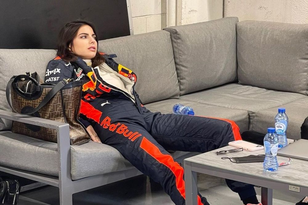 A zburat 11 ore cu avionul privat pentru iubita sa. Gestul romantic al lui Verstappen înaintea cursei pentru titlul mondial_2