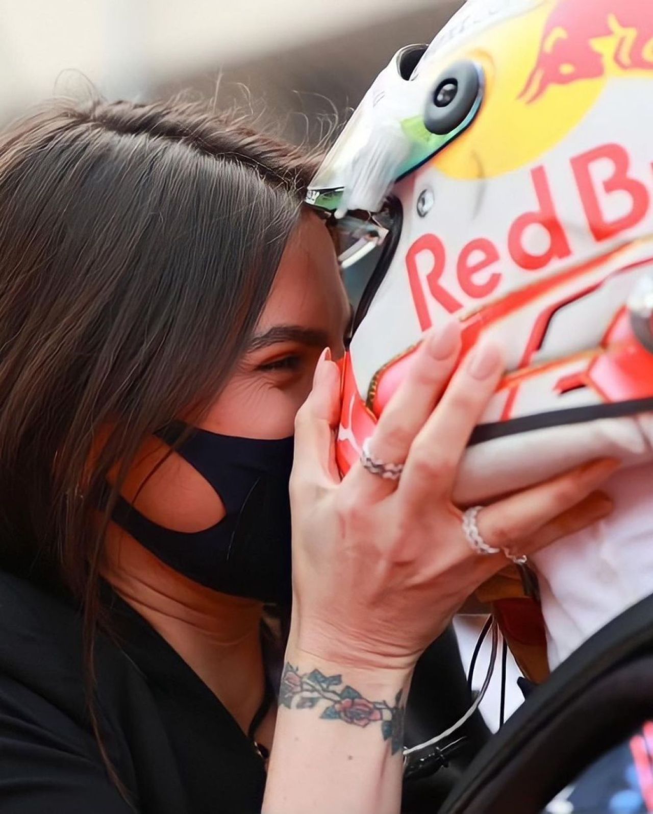 A zburat 11 ore cu avionul privat pentru iubita sa. Gestul romantic al lui Verstappen înaintea cursei pentru titlul mondial_13