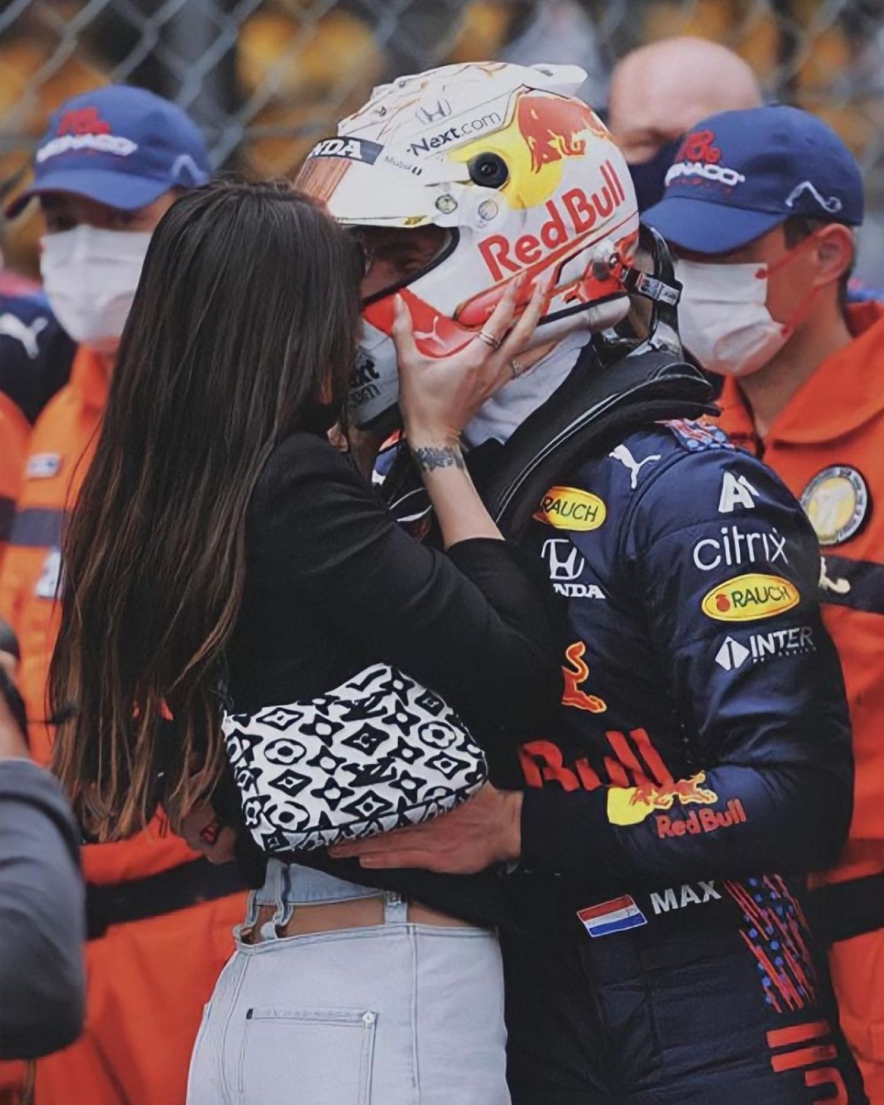A zburat 11 ore cu avionul privat pentru iubita sa. Gestul romantic al lui Verstappen înaintea cursei pentru titlul mondial_16