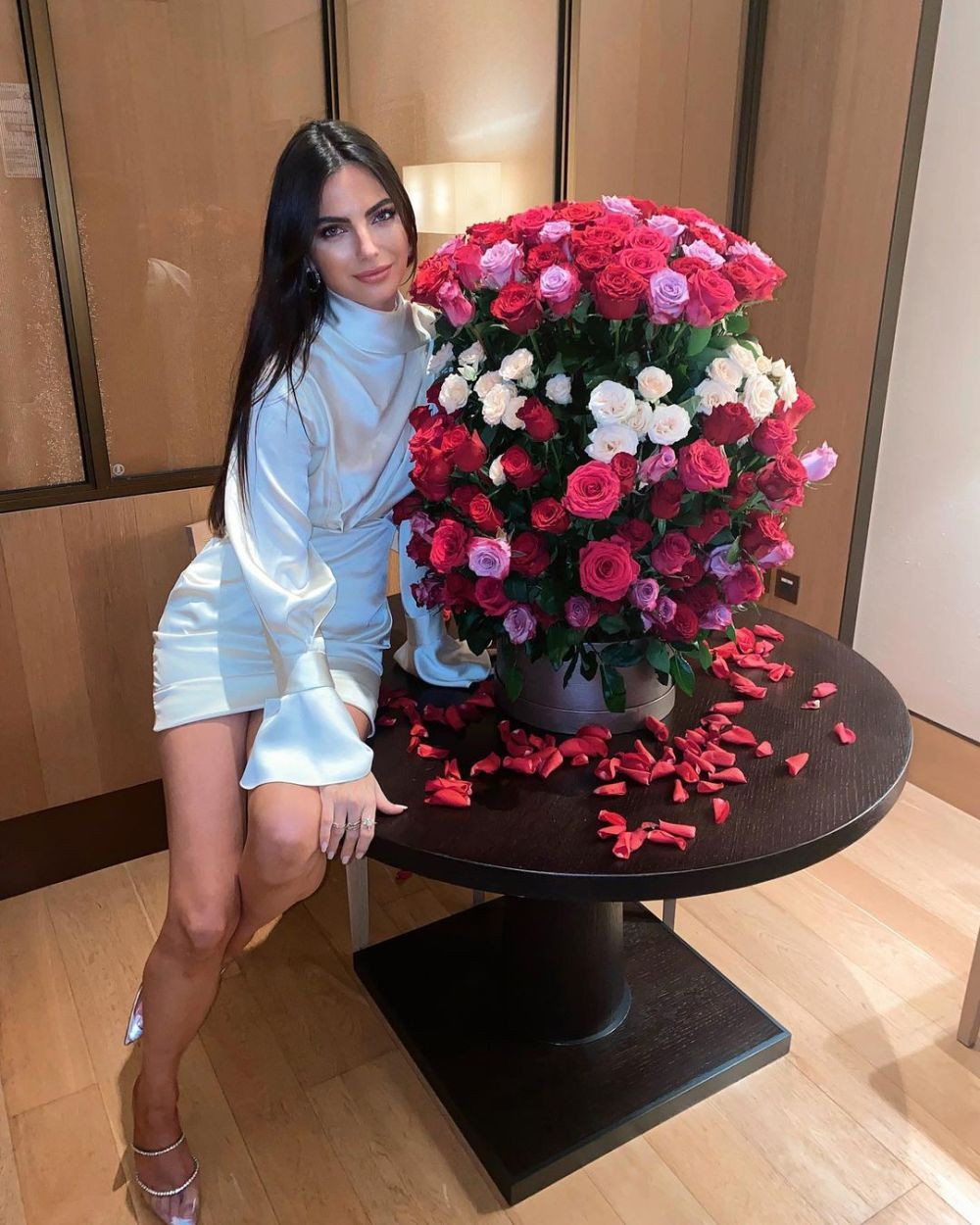 A zburat 11 ore cu avionul privat pentru iubita sa. Gestul romantic al lui Verstappen înaintea cursei pentru titlul mondial_64