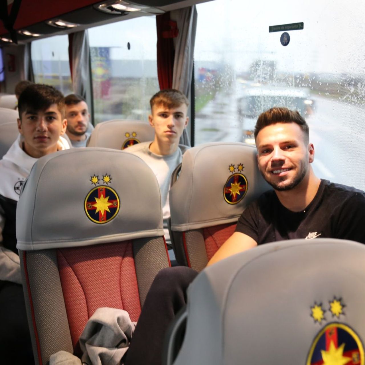 Transport în confort pentru 'perlele' lui Becali! :) FCSB și-a prezentat noul autocar cu care va face deplasările_3