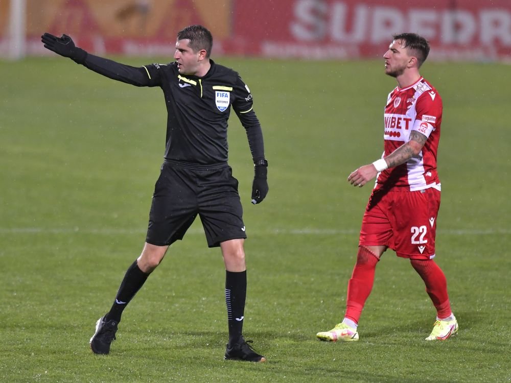 „De unde până unde decid jucătorii?!” Reacție dură a fostului antrenor de la Dinamo: „Poftiți afară!”_8