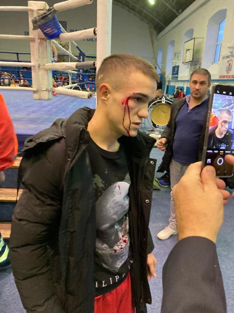 Răspunsul boxerului bătut, după ce antrenorul agresor a oferit varianta sa: „Nu e așa cum susține!” Ce apare pe camere_2