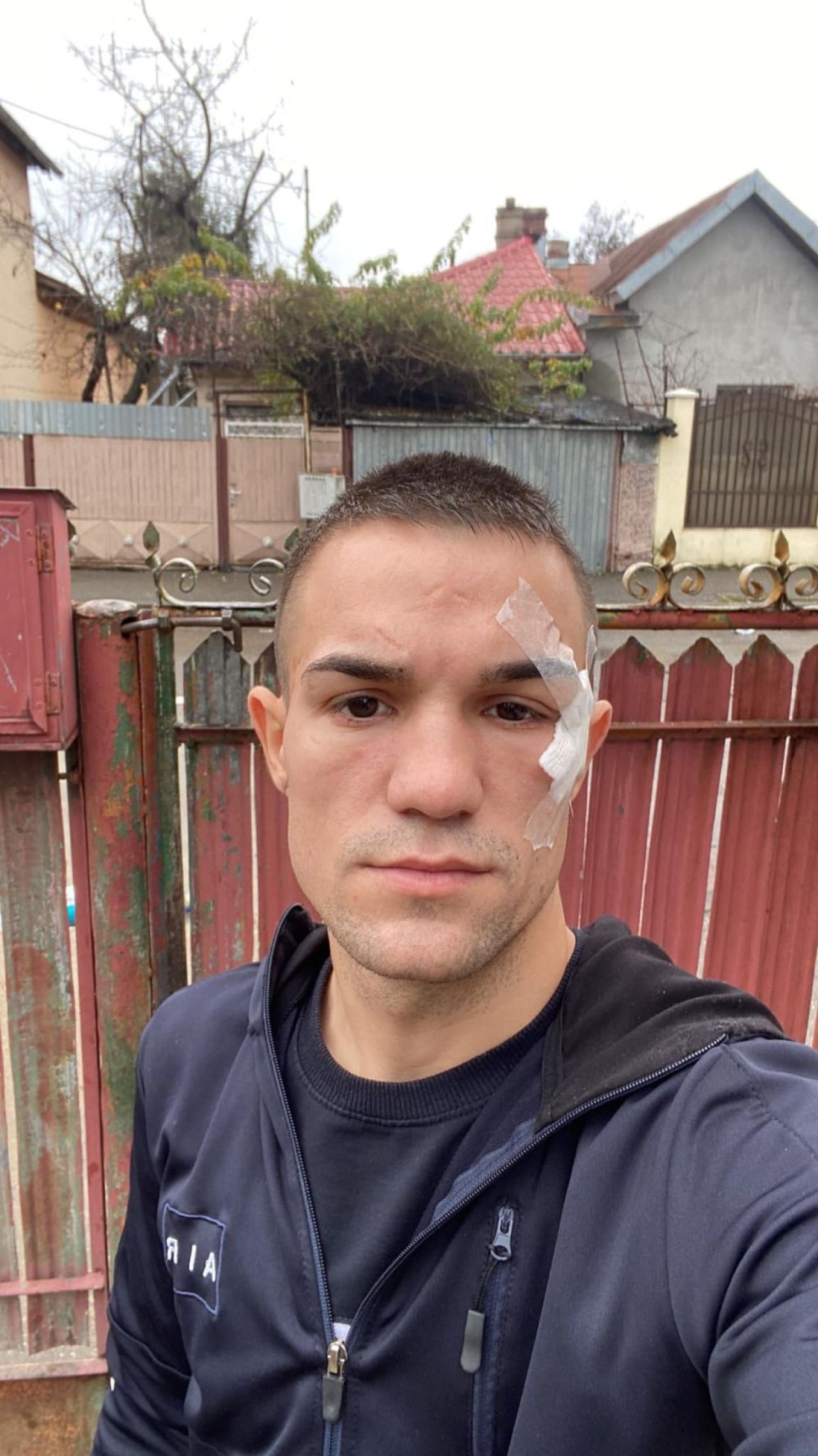 Răspunsul boxerului bătut, după ce antrenorul agresor a oferit varianta sa: „Nu e așa cum susține!” Ce apare pe camere_3
