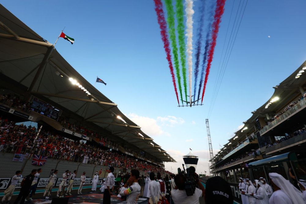 Max Verstappen este campion mondial în F1! L-a depășit pe Hamilton în ultimul tur la Abu Dhabi_3