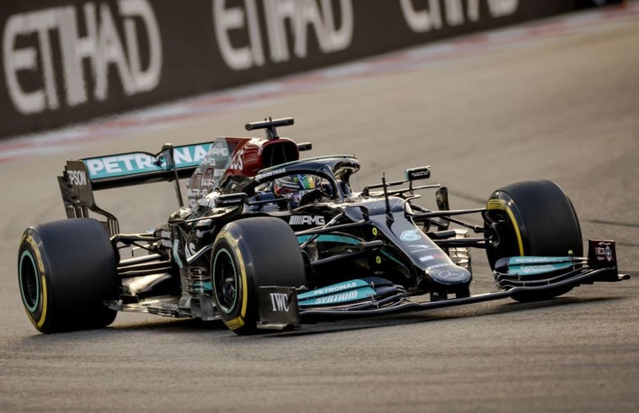 Max Verstappen este campion mondial în F1! L-a depășit pe Hamilton în ultimul tur la Abu Dhabi_12