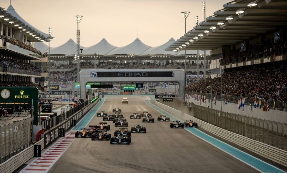 Max Verstappen este campion mondial în F1! L-a depășit pe Hamilton în ultimul tur la Abu Dhabi_13