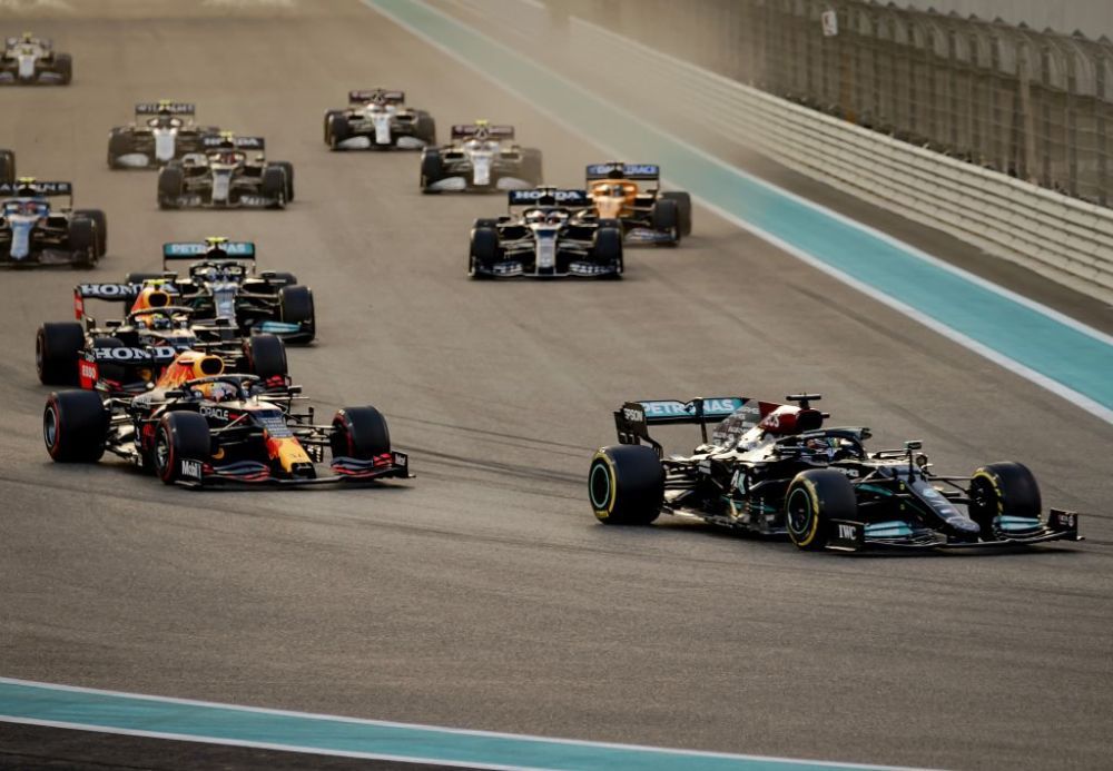 Max Verstappen este campion mondial în F1! L-a depășit pe Hamilton în ultimul tur la Abu Dhabi_14