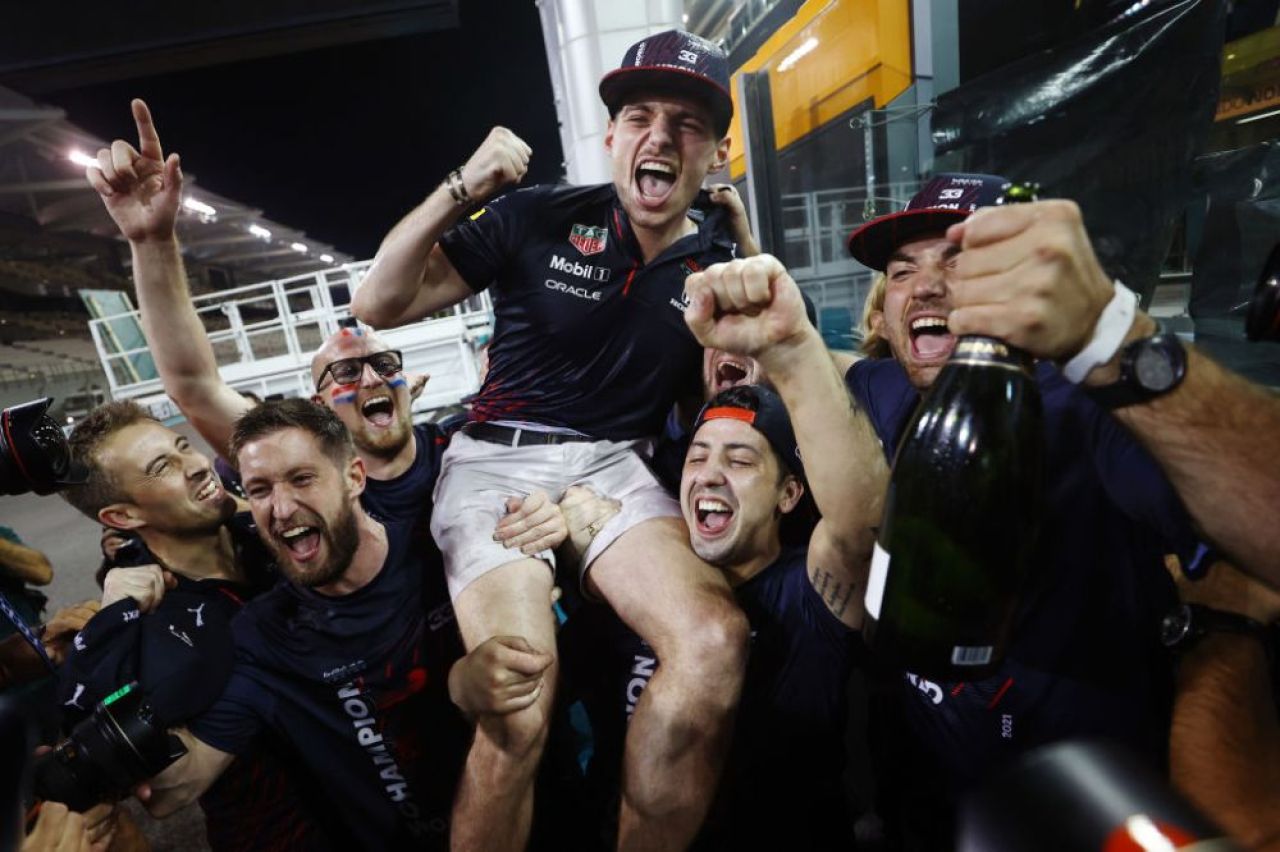 După muncă și răsplată! Max Verstappen va avea un salariu uriaș în 2022, după ce a câștigat titlul mondial în Formula 1 _5