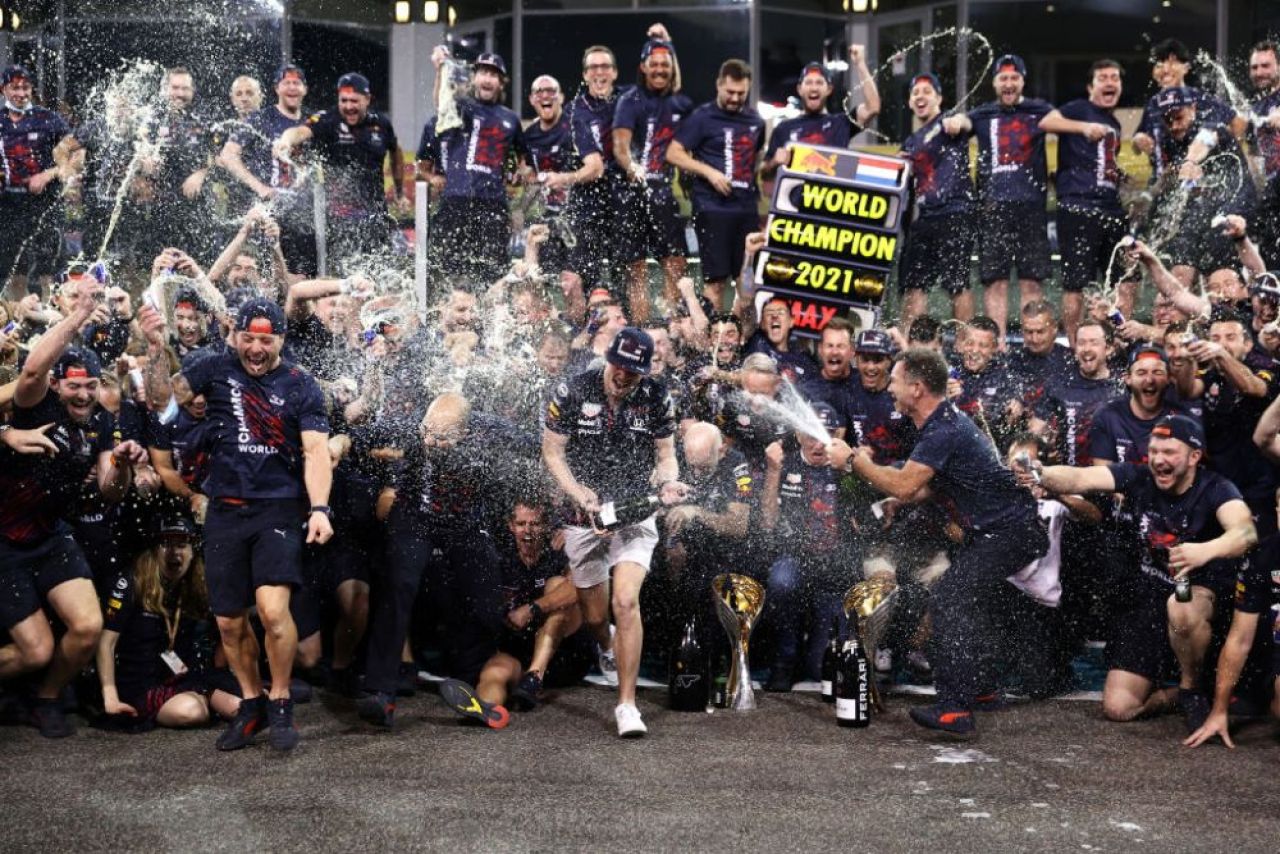 După muncă și răsplată! Max Verstappen va avea un salariu uriaș în 2022, după ce a câștigat titlul mondial în Formula 1 _6