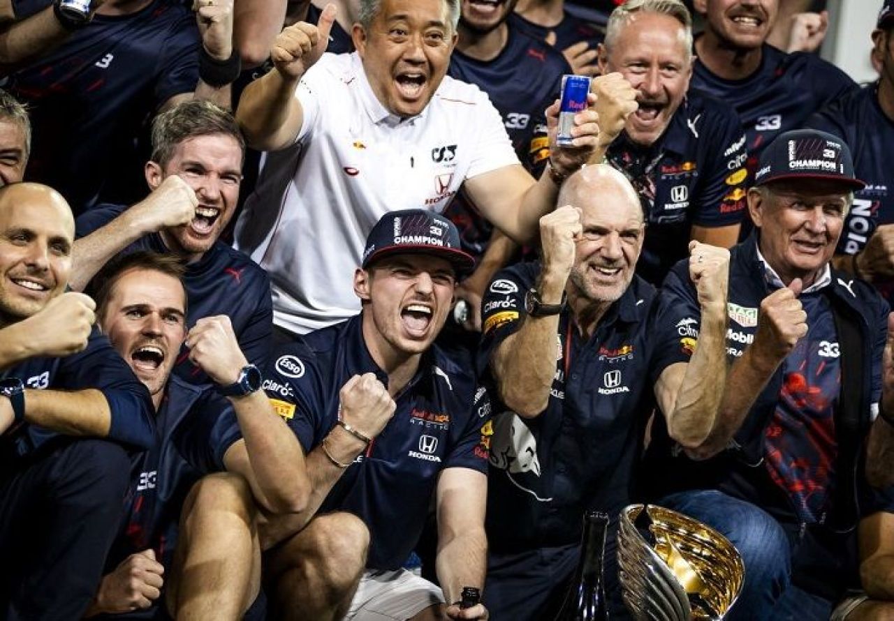 După muncă și răsplată! Max Verstappen va avea un salariu uriaș în 2022, după ce a câștigat titlul mondial în Formula 1 _8