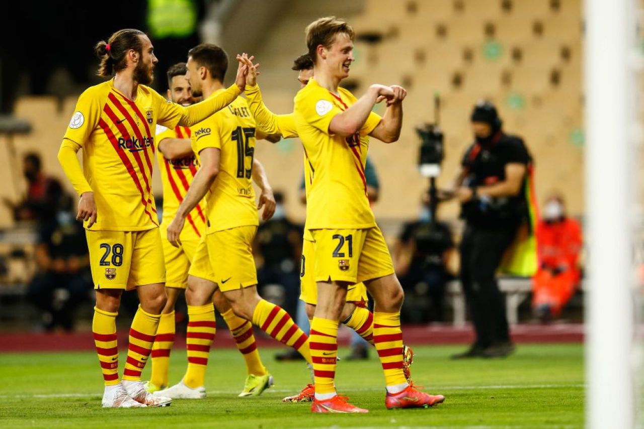 Jucătorul despre care Messi i-a zis lui Koeman că Barca 'joacă în 10 cu el pe teren' a ajuns titularul lui Xavi _1